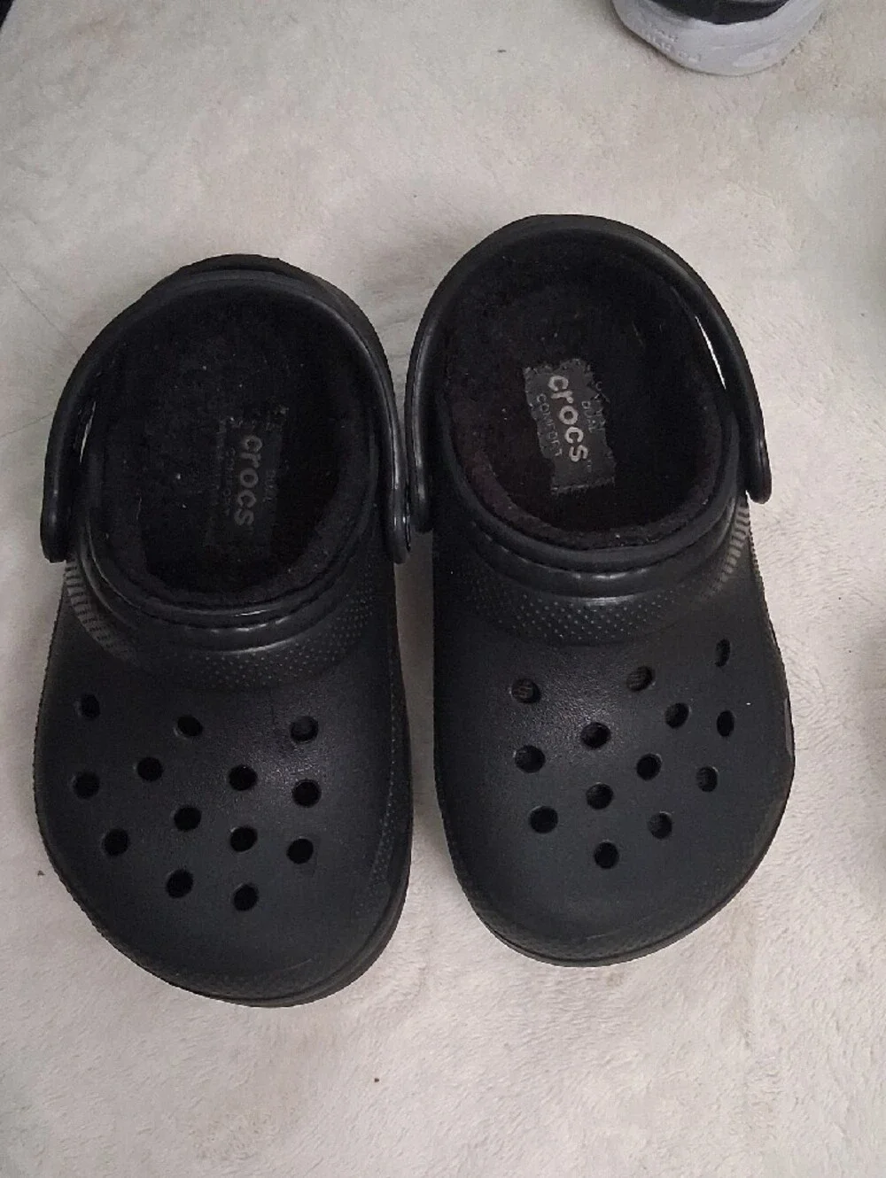 CROCS Kids Classic Clog with Fuzzy Lining - Black